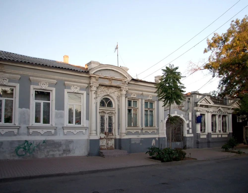 Улица Пионерская, 18 (Евпатория)