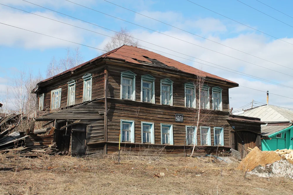 Дом, где с 1927 по 1941 гг. жил герой Советского Союза Гробов А.А. (Верхняя Тура)