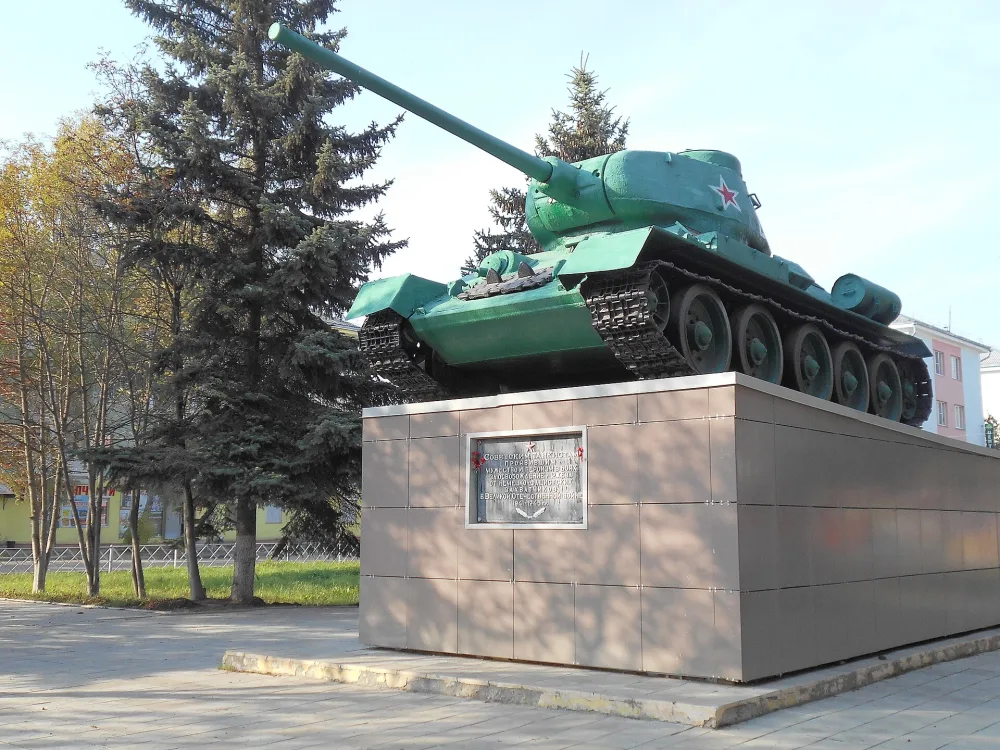 Памятник боевой славы "Танк- Т-34", установленный в честь освобождения от немецко-фашистских захватчиков г. Ржев (Ржев)
