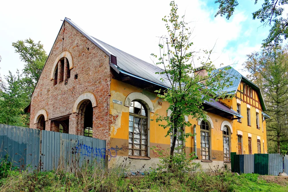 Главное здание (Павловск)