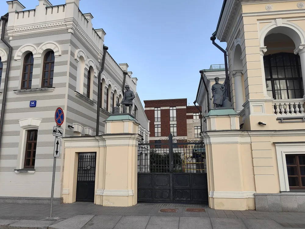 Болотная площадь 14 стр. 1 ограда на Софийской набережная