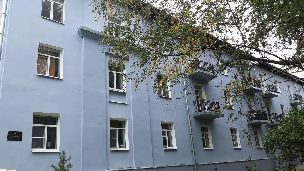 Здание, где находился штаб бригады понтонеров, наводивших переправы через Неву после прорыва блокады Ленинграда (посёлок имени Морозова)