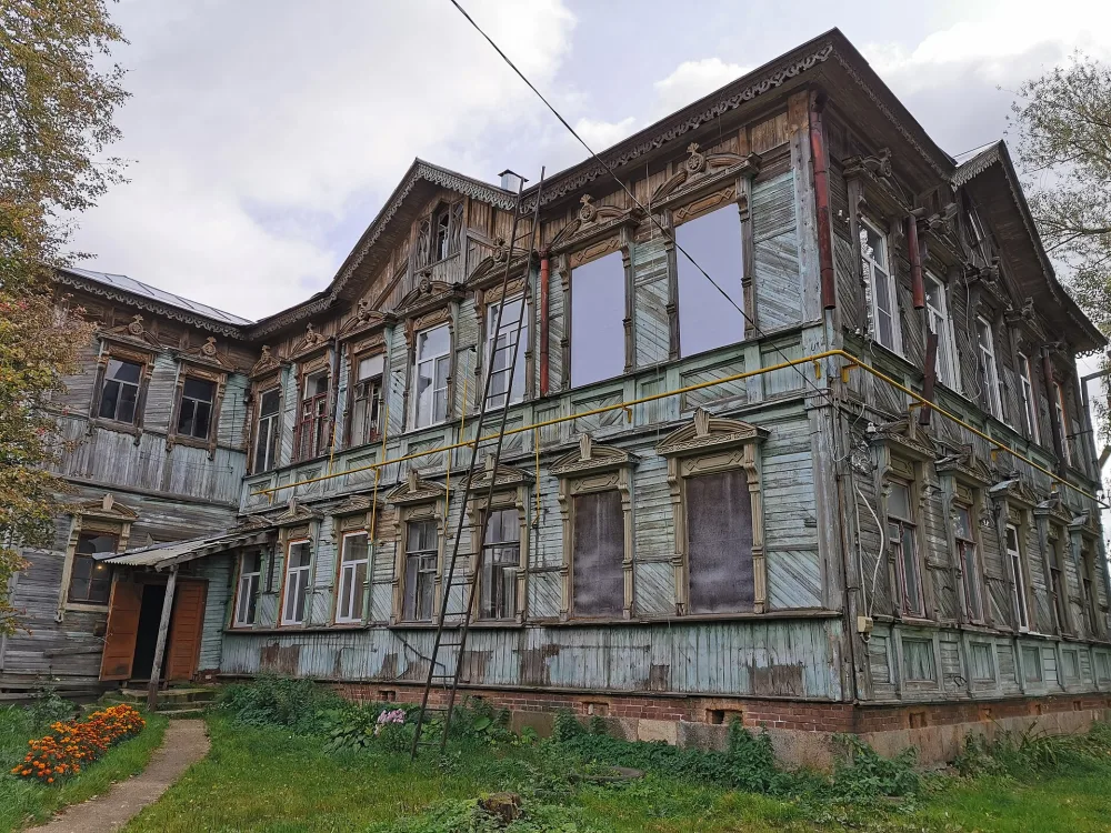 Дом купца Кондратьева (Бежецк)