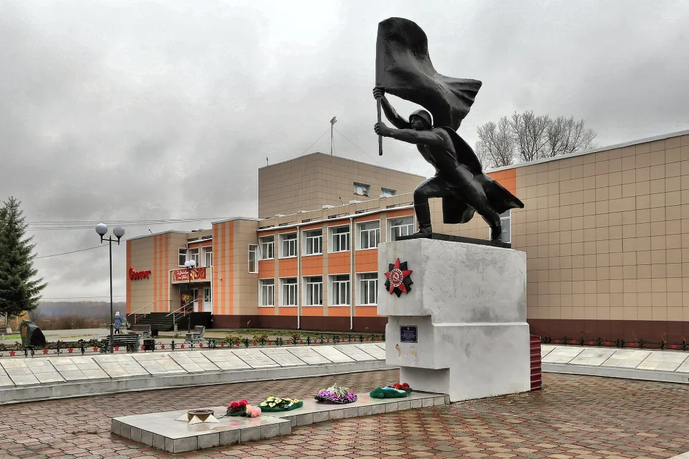Обелиск воинам-землякам, погибшим в годы Великой Отечественной войны 1941-1945 гг. (Седельниково)