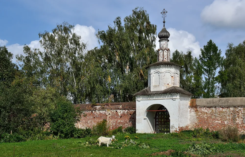 Бывшие Святые ворота Троицкого монастыря (Суздаль)