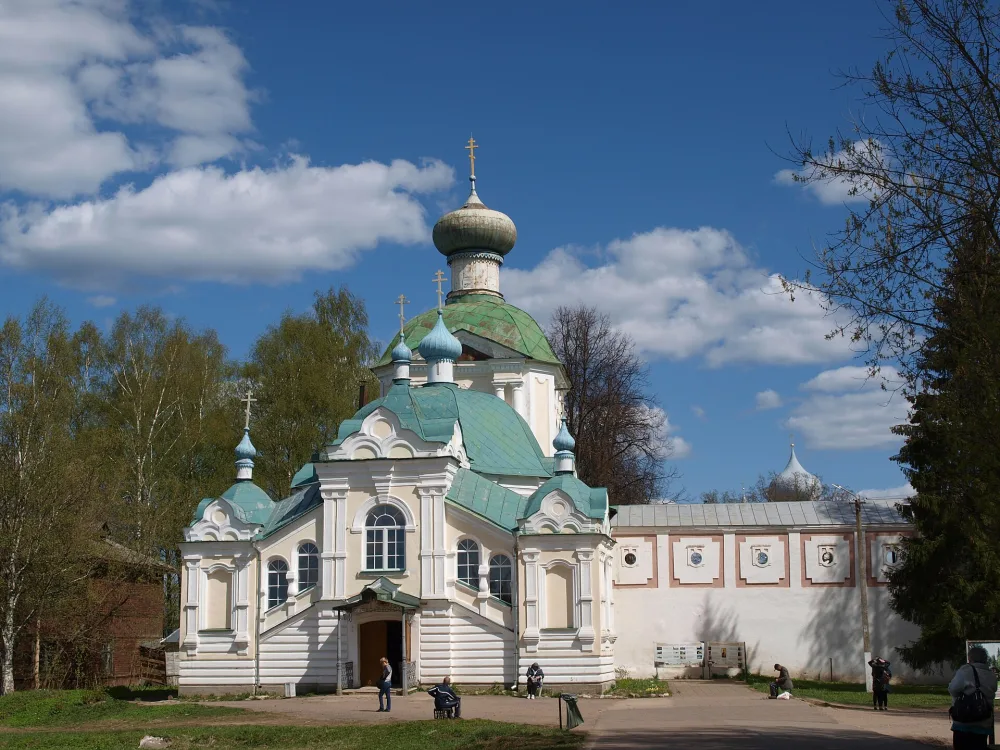 Введенская башня с Тихвинской церковью и часовней (Тихвин)