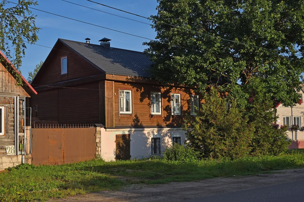 Дом жилой с лавкой (Старица)