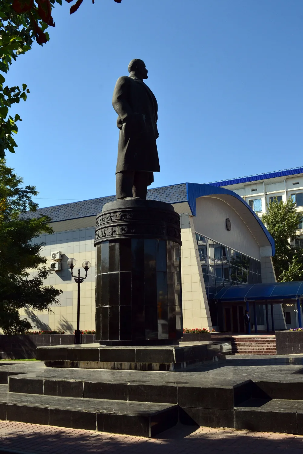 Памятник Ленину (Элиста)