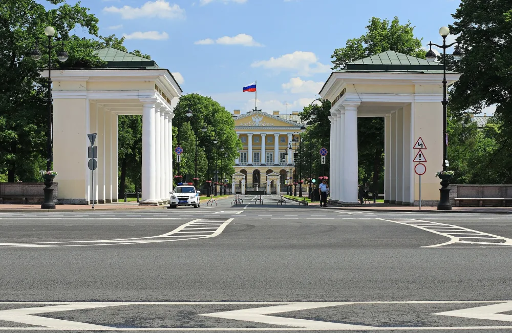 Пропилеи Смольного