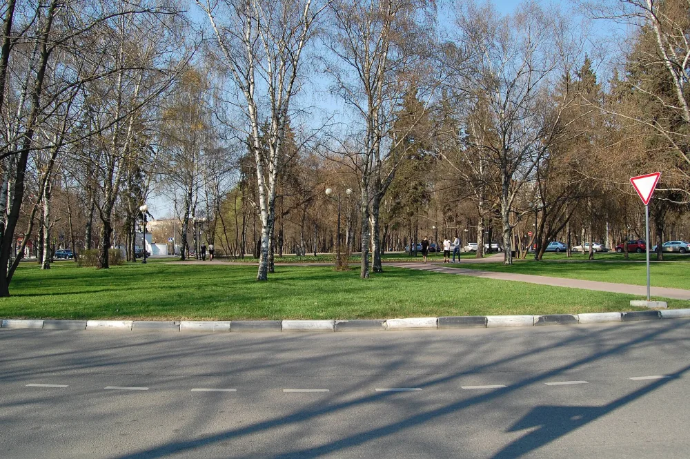 Площадь Космонавта Комарова