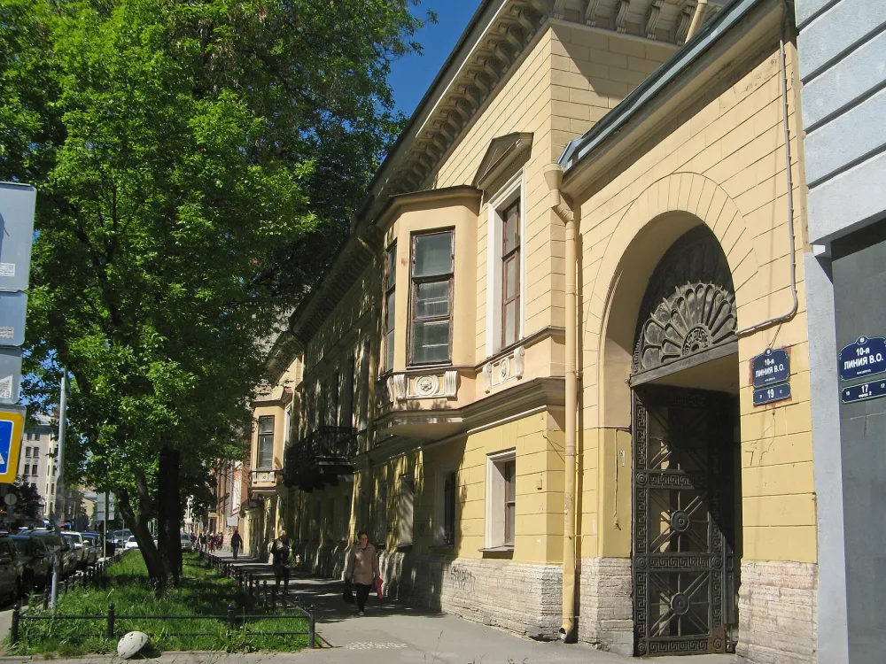 10—11-я линии Васильевского острова 19, Особняк С. Сиверс