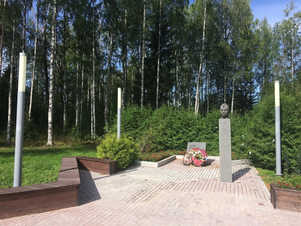 Памятник Тикиляйнену П.А. (1921−1941), Герою Советского Союза (Суоярви)