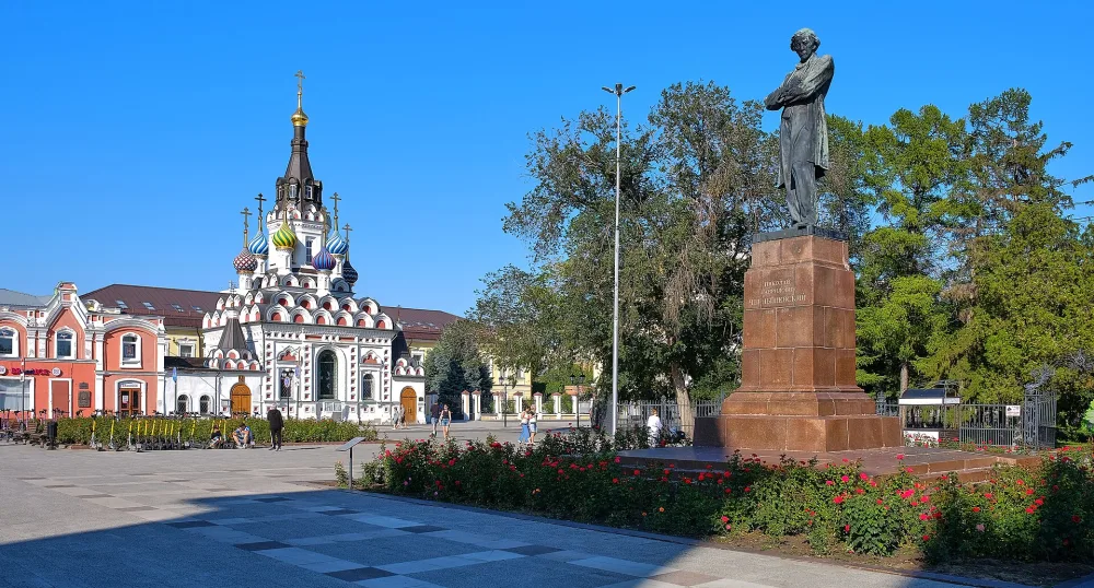 Площадь Чернышевского