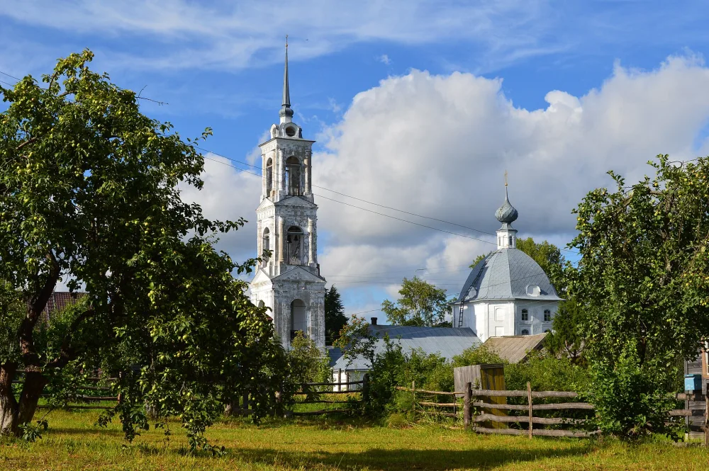 Воскресенская церковь со скульптурой, иконостасом и фрагментами росписей (Нежитино)