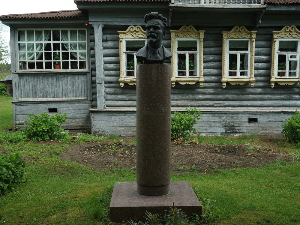 Бюст М. И. Калинина (Верхняя Троица)