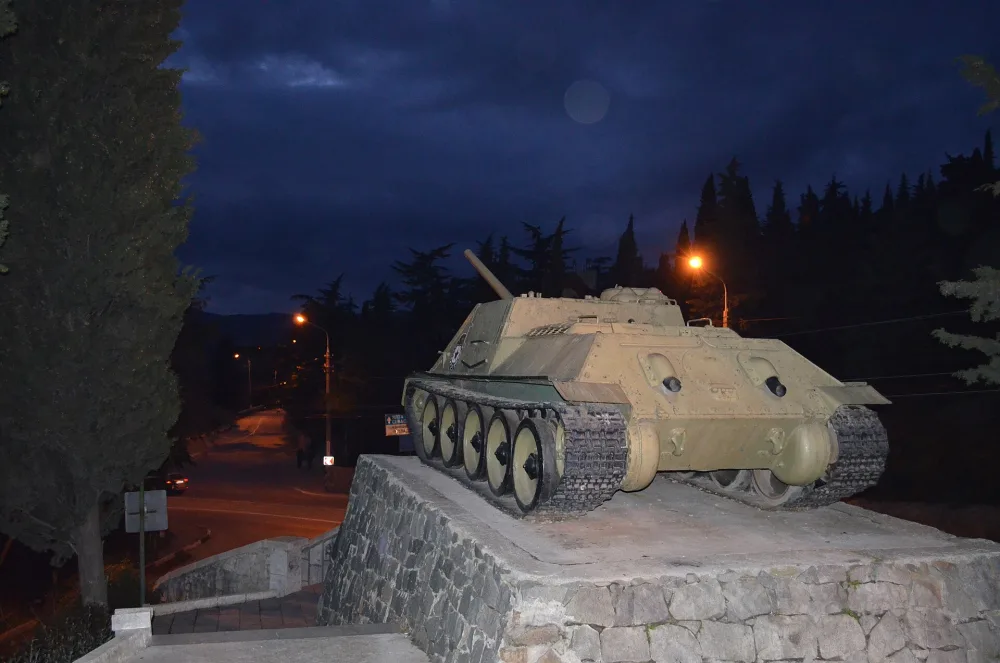 SU-100 in Alushta