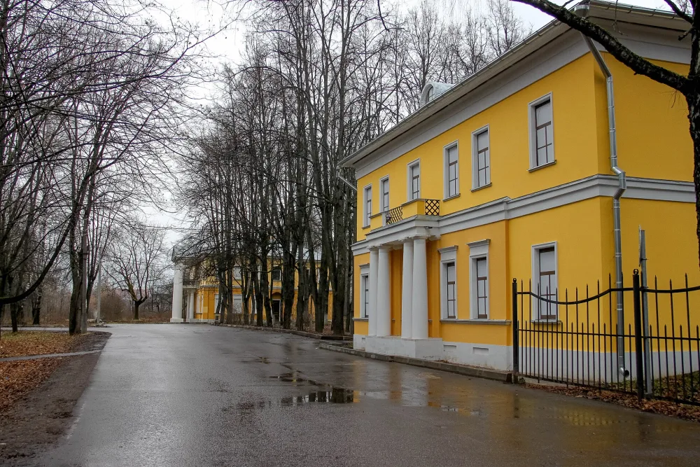 Правый флигель усадьбы Губайлово