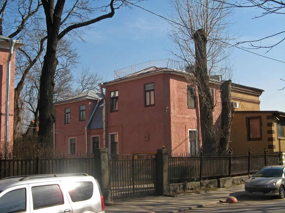 Служебный флигель