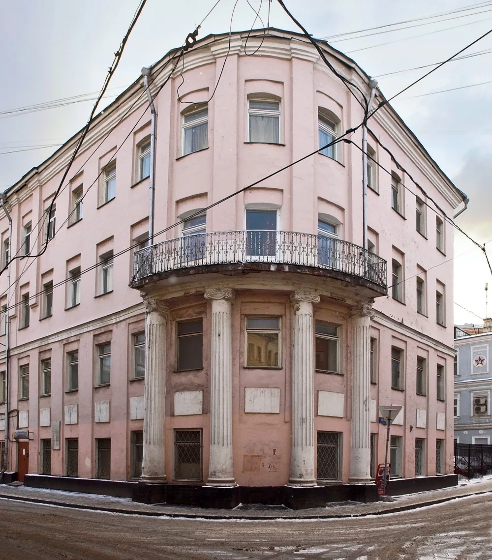 Большой Овчинниковский переулок 17