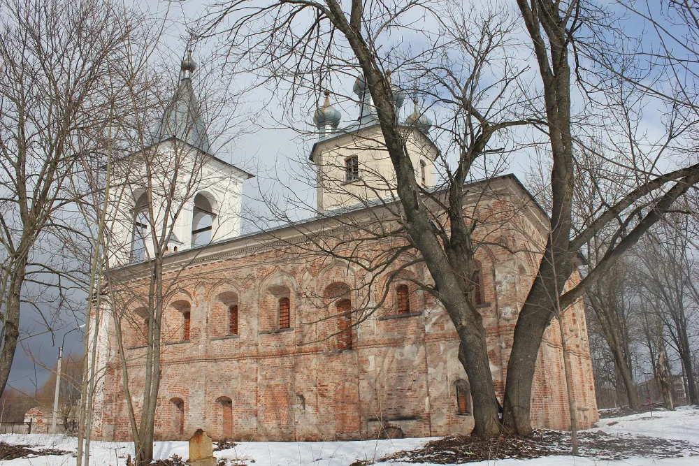 Церковь Воскресения с трапезной на Красном поле (Великий Новгород)