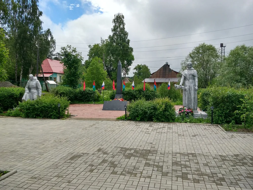 Братская могила советских воинов, погибших в боях с фашистскими захватчиками (Ляскеля)