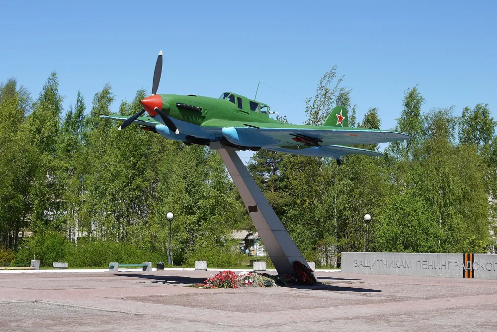 Памятник штурмовику Ил-2 (Лебяжье)