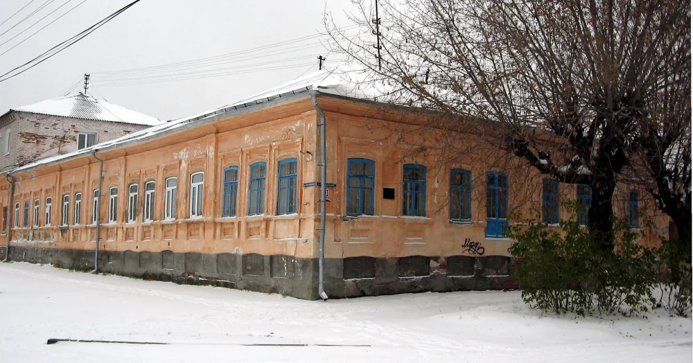 Дом жилой Ушковых с воротами. Здесь размещался штаб 4-го уральского полка (Шадринск)