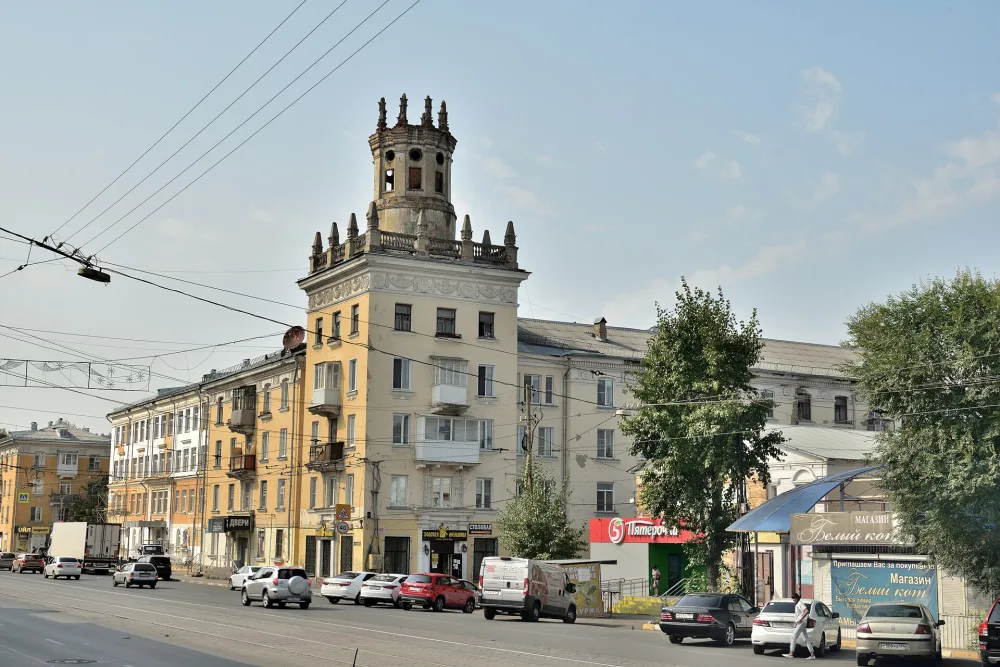 Жилой дом с башенкой