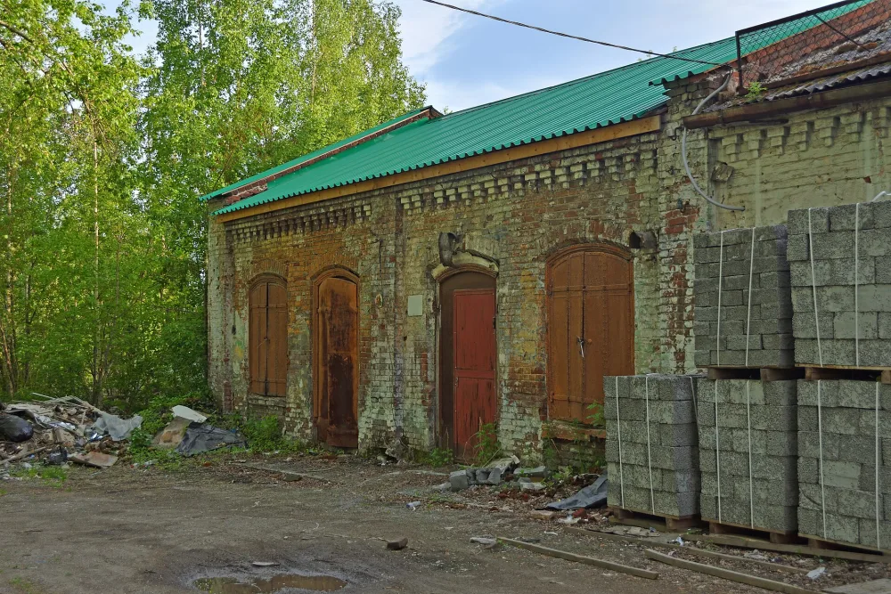 Кирпичное одноэтажное здание (Кушва)