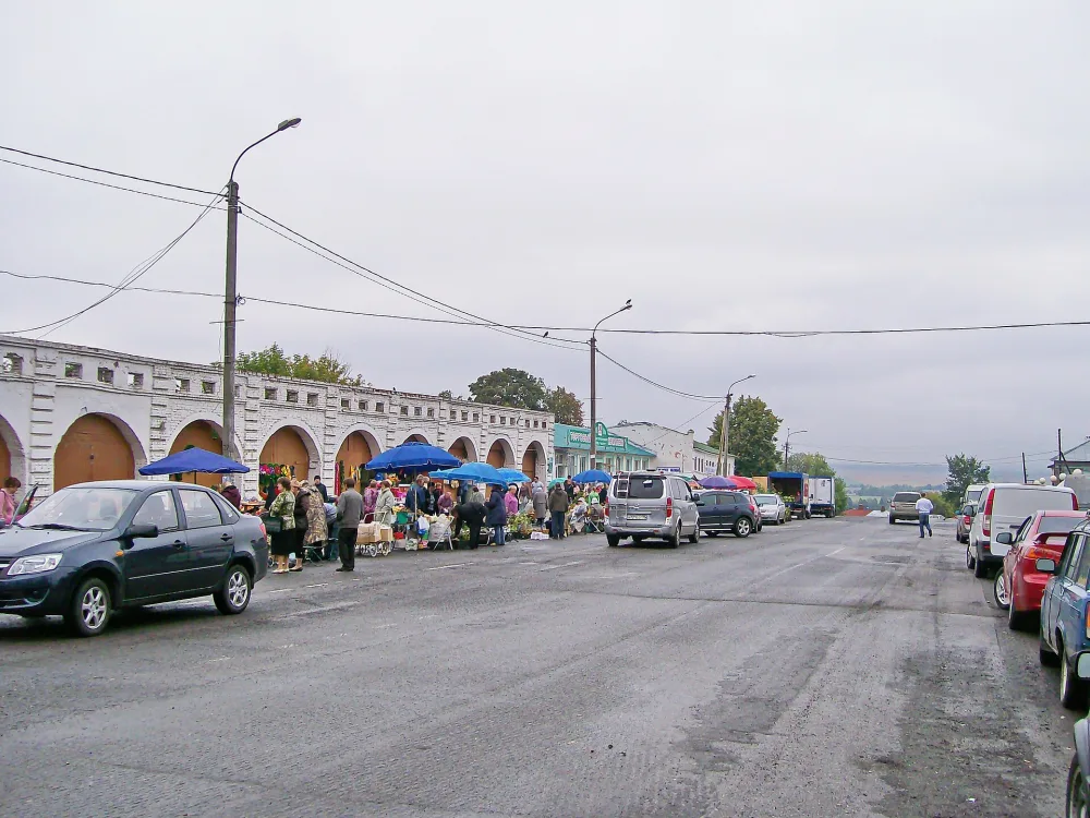 Гостиный двор с торговыми рядами