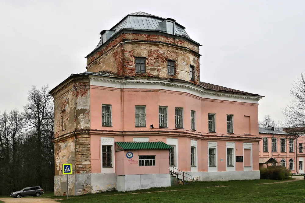 Флигель западный (Смоленское)