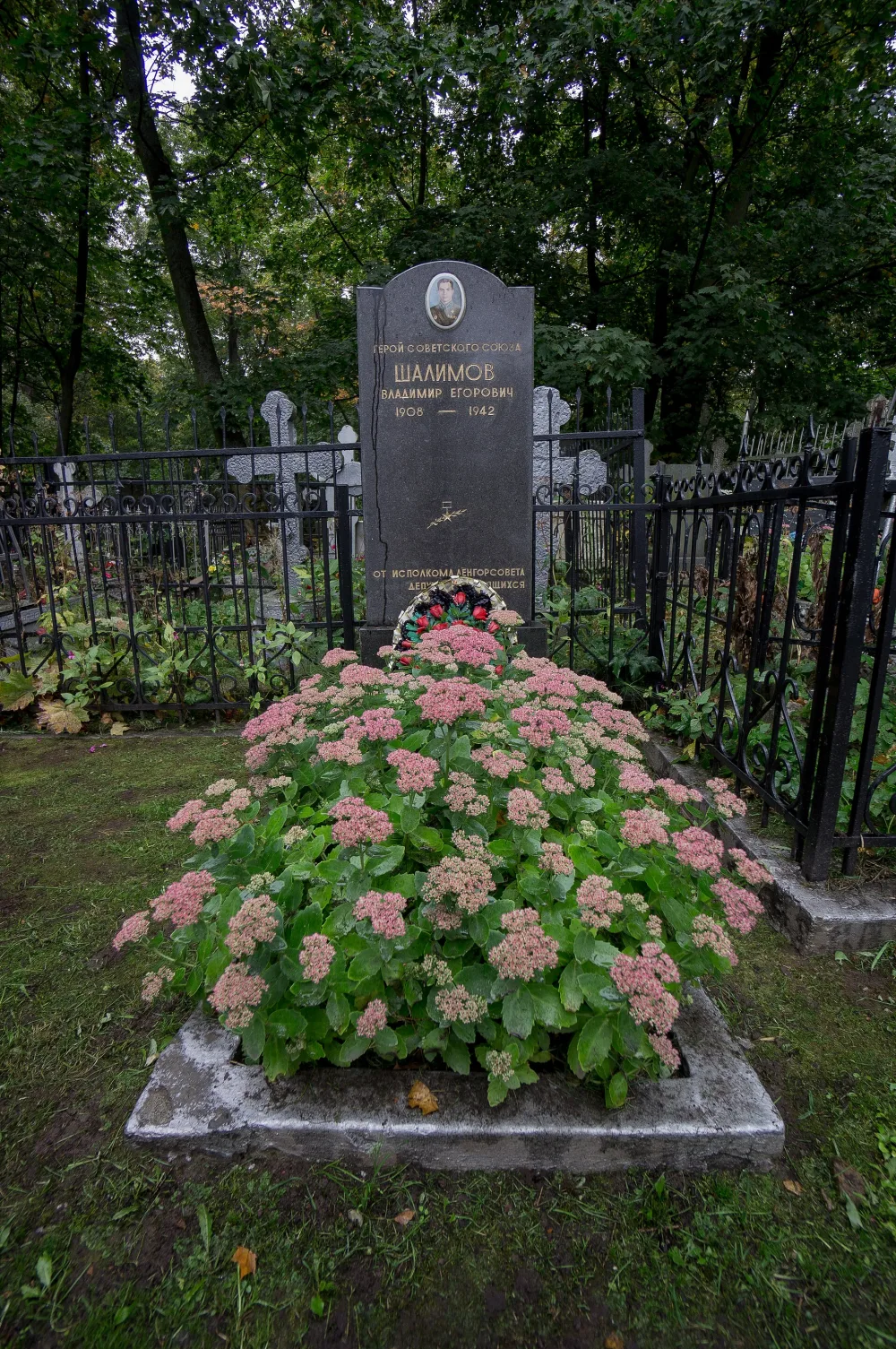 Могила В.Е. Шалимова (1908–1942), Героя Советского Союза