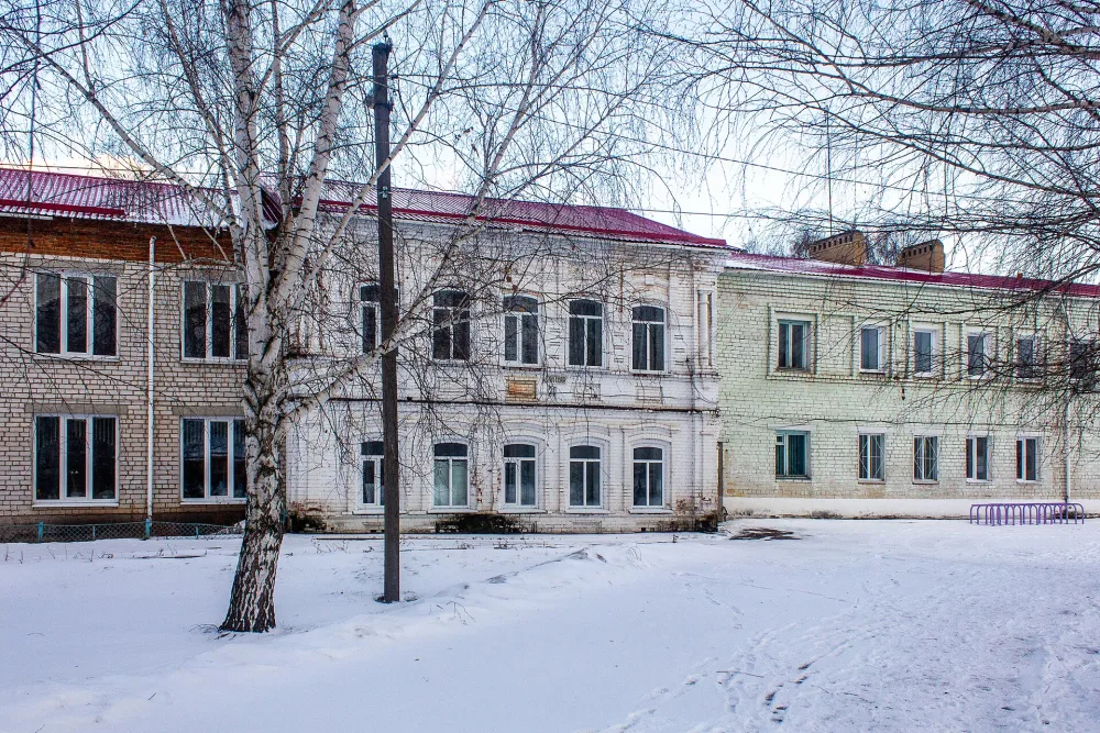 Здание школы, где в 1918-1925 гг. преподавал художник Л.А. Хныгин (Большое Мурашкино)