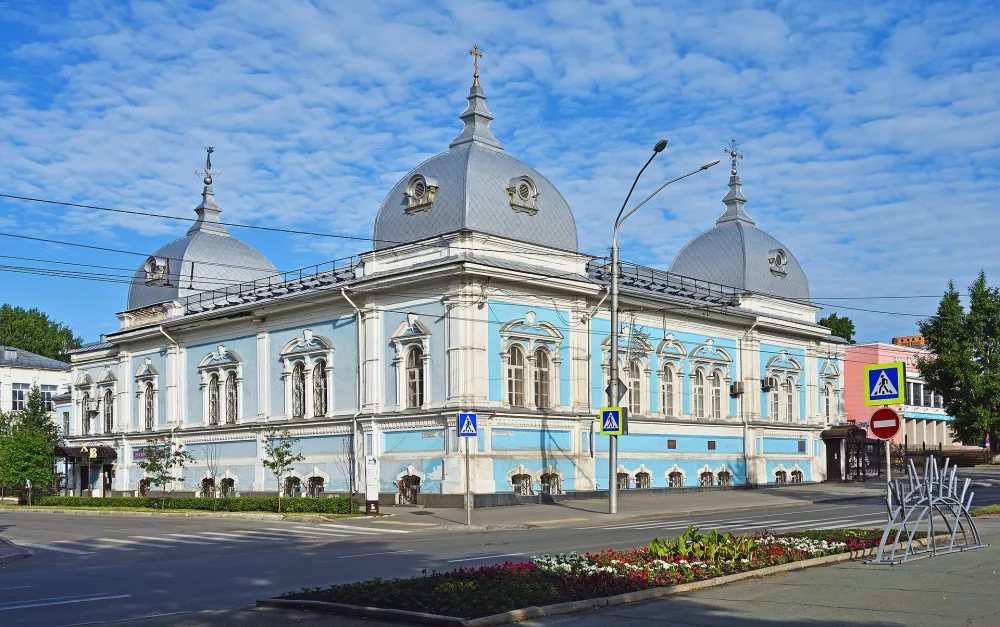 проспект Ленина 17, Здание духовного училища