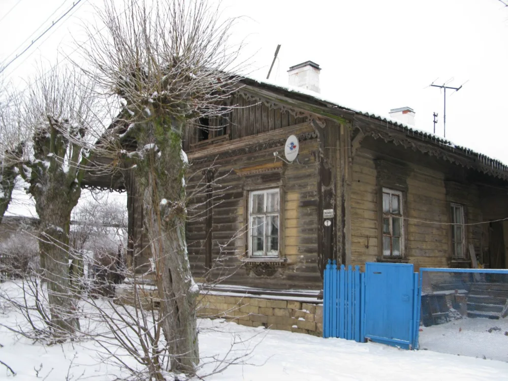 Жилой дом с хозпостройками (Гатчина)