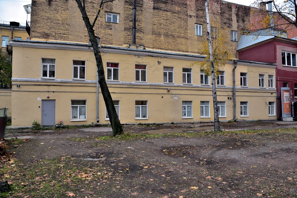 Жилой флигель