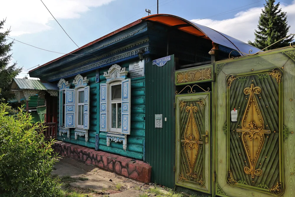 Жилой дом, образец застройки улицы (Омск)
