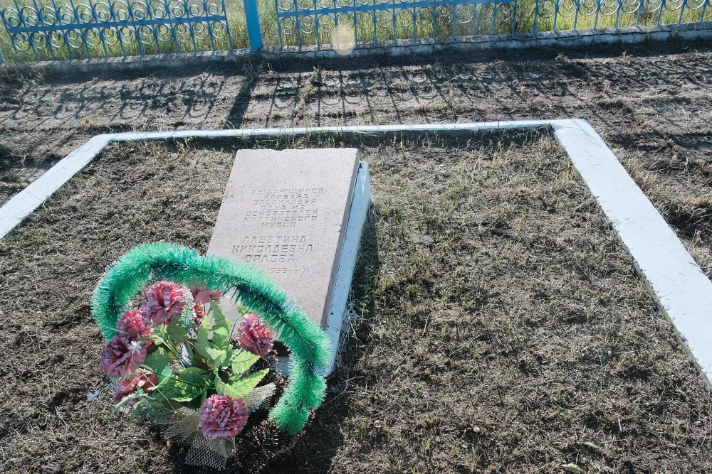 Могила А.Н. Орловой (1873-1956), этнографа, краеведа, старейшей сотрудницы кяхтинского краеведческого музея им. В.А. Обручева (Кяхта)