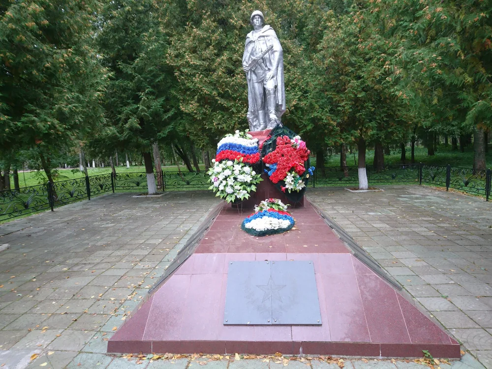 Братская могила советских воинов (Высоковск)