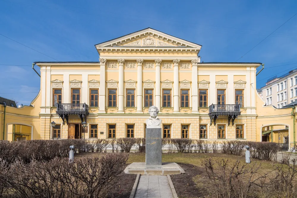 Спартаковская улица 9 c3, Главный дом