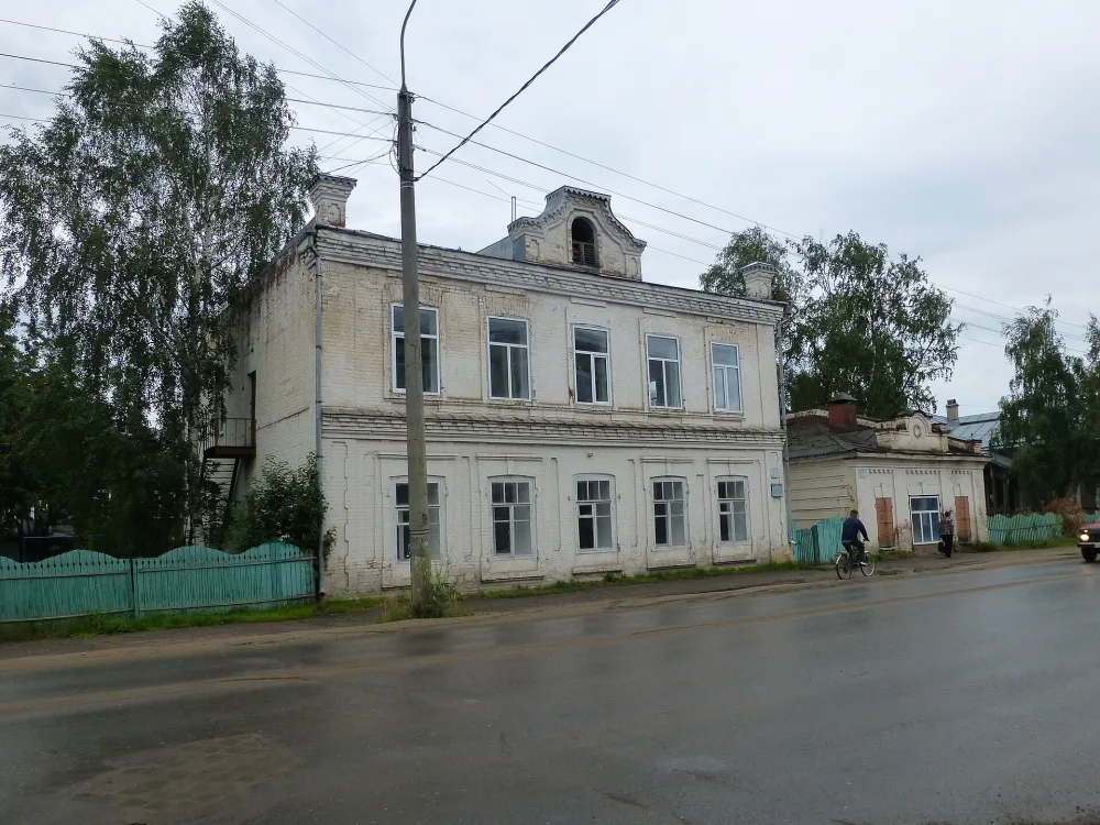 Жилой дом с магазином (Великий Устюг)