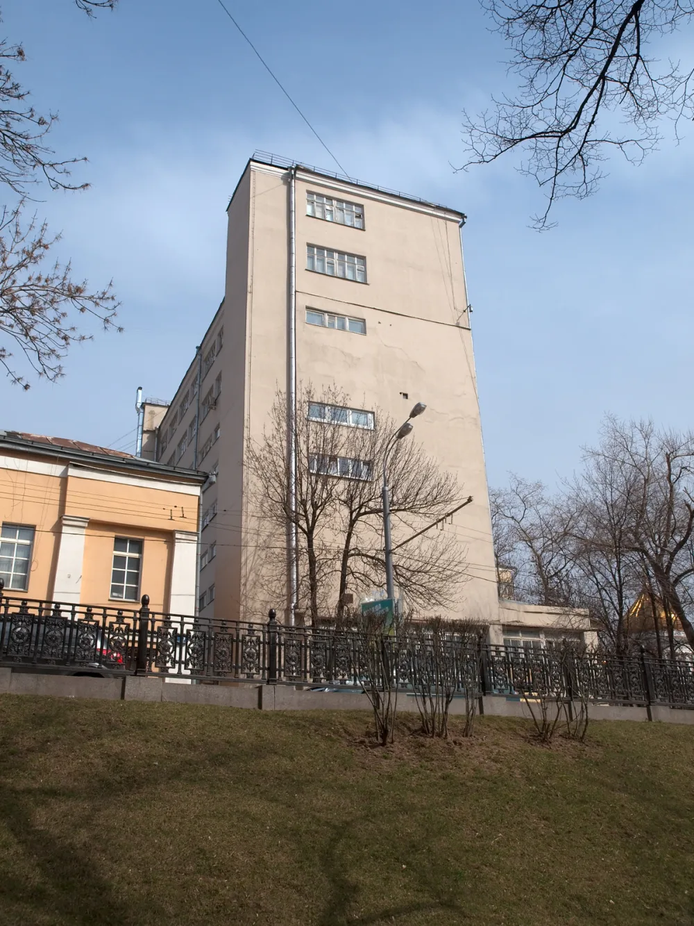 Жилой корпус «для одиноких» с общественно-бытовыми предприятиями (Хамовники)