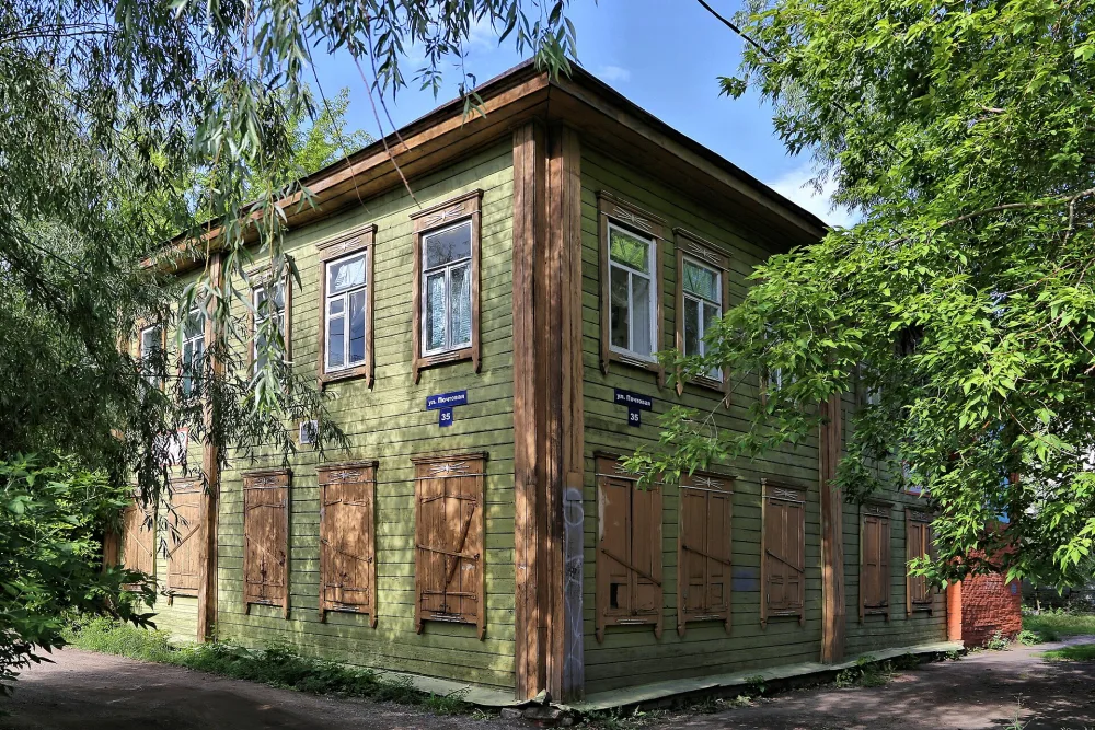 Жилой дом, образец застройки улицы (Омск)