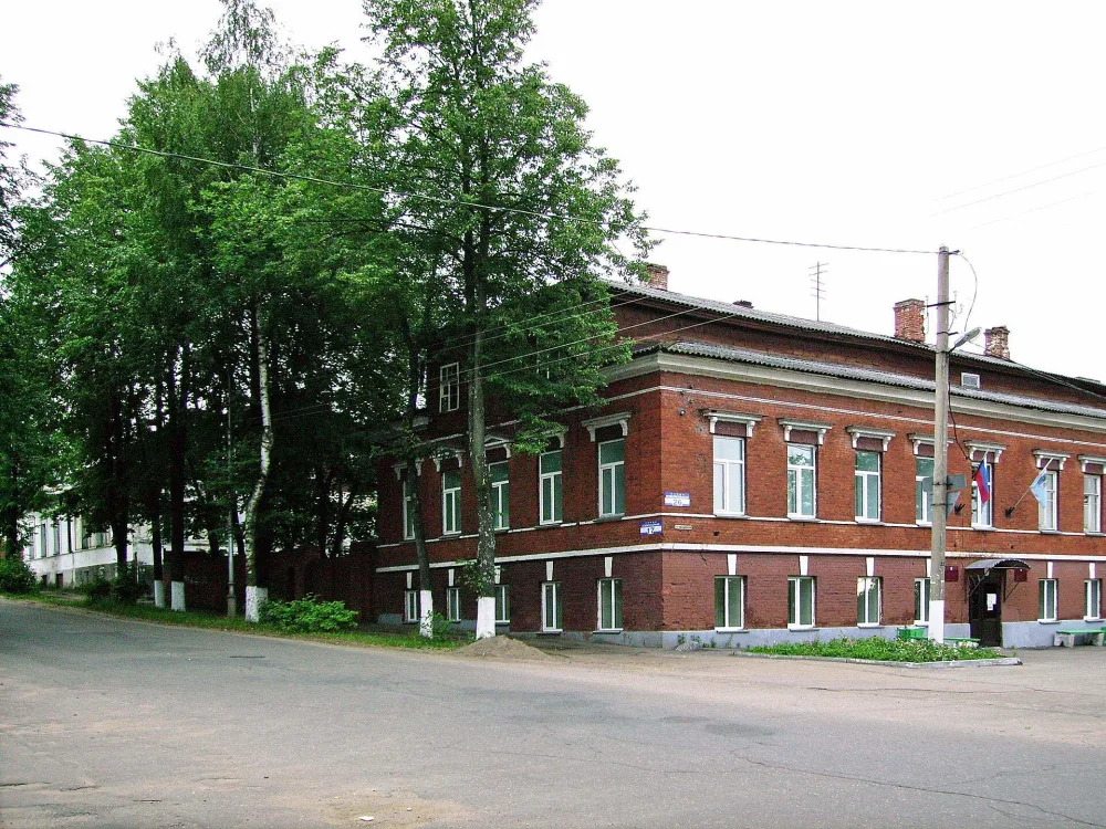 Здание Алексеевской богадельни (Городское училище) (Боровичи)