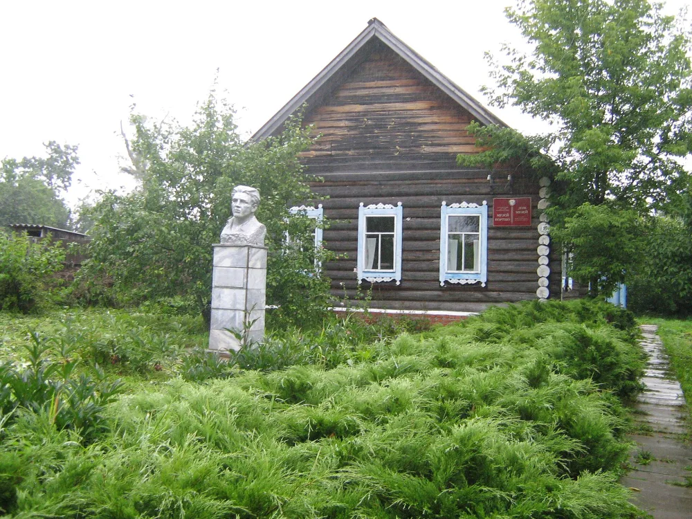 Бюст М. Шкетана (Я.П. Майорова), классика марийской литературы (Старое Крещено)