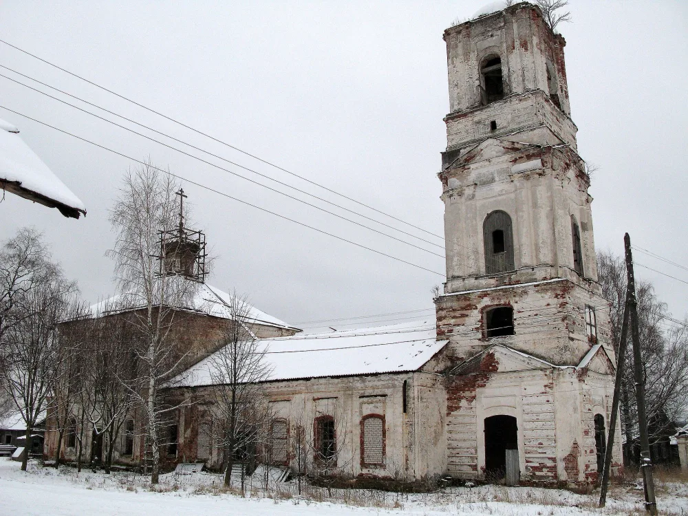 Троицкая церковь с остатками живописи (Любегощи)