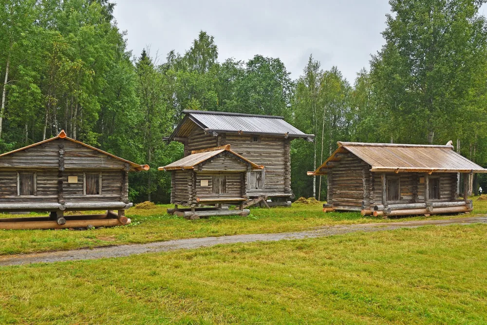 Амбарный городок (Малые Корелы)
