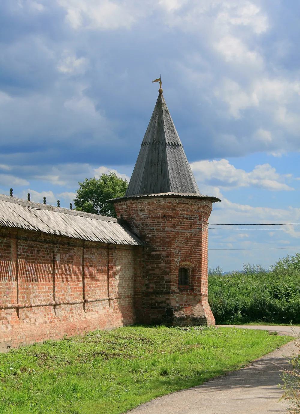 Башня юго-западная стены Митрополичьего сада (Ростов)