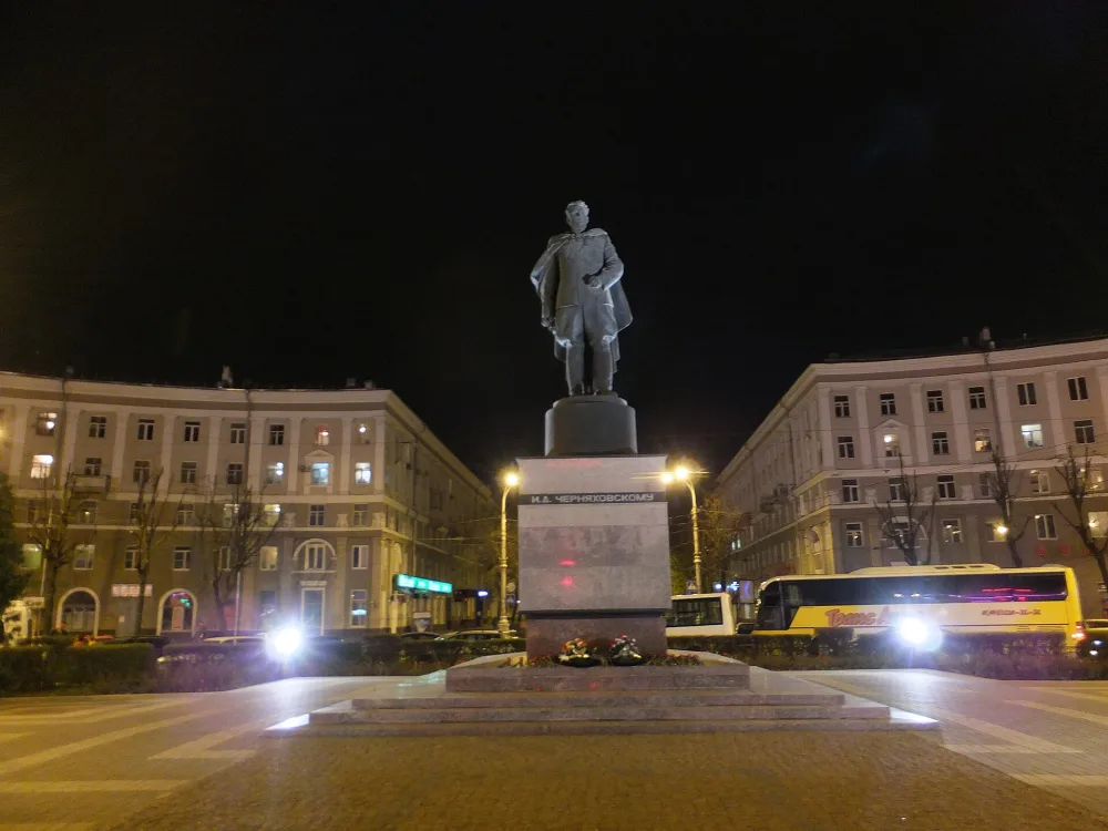 Памятник Черняховскому (Воронеж)