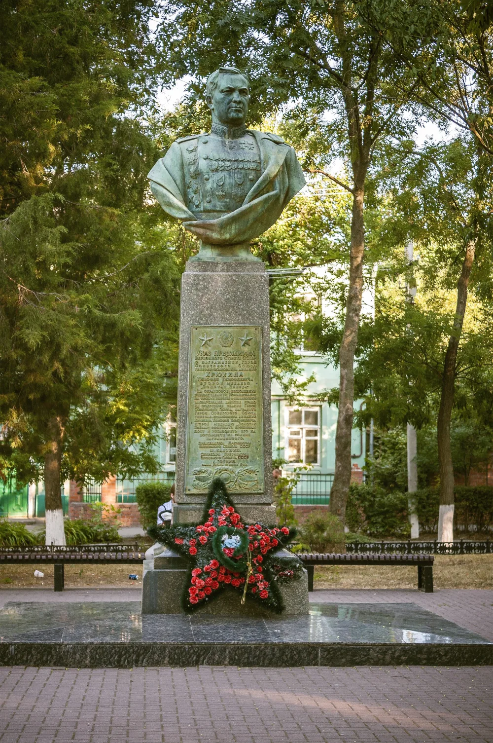 Бюст дважды Героя Советского Союза Т.Т. Хрюкина
